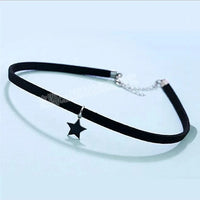 Choker dentelle noire – pendentif étoile gothique