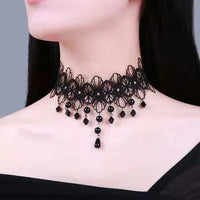 Choker dentelle noire – pendentif étoile gothique