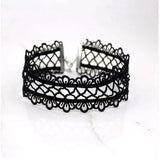 Choker dentelle noire – pendentif étoile gothique
