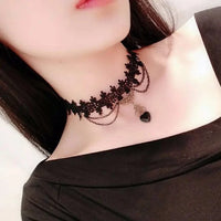 Choker dentelle noire – pendentif étoile gothique