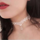 Choker dentelle noire – pendentif étoile gothique