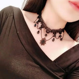 Choker dentelle noire – pendentif étoile gothique