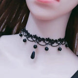 Choker dentelle noire – pendentif étoile gothique