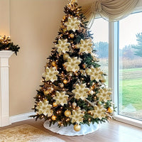 Un sapin chic décoré avec des fleurs de décoration